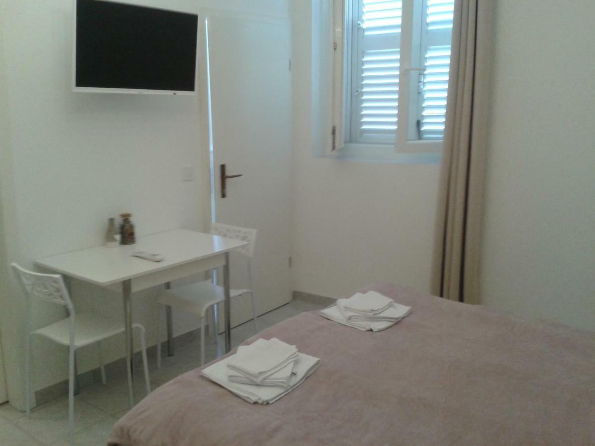 Studio Apartments Ana & Mia 비스 외부 사진