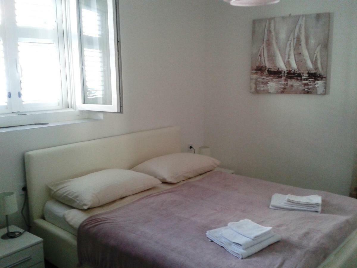 Studio Apartments Ana & Mia 비스 외부 사진
