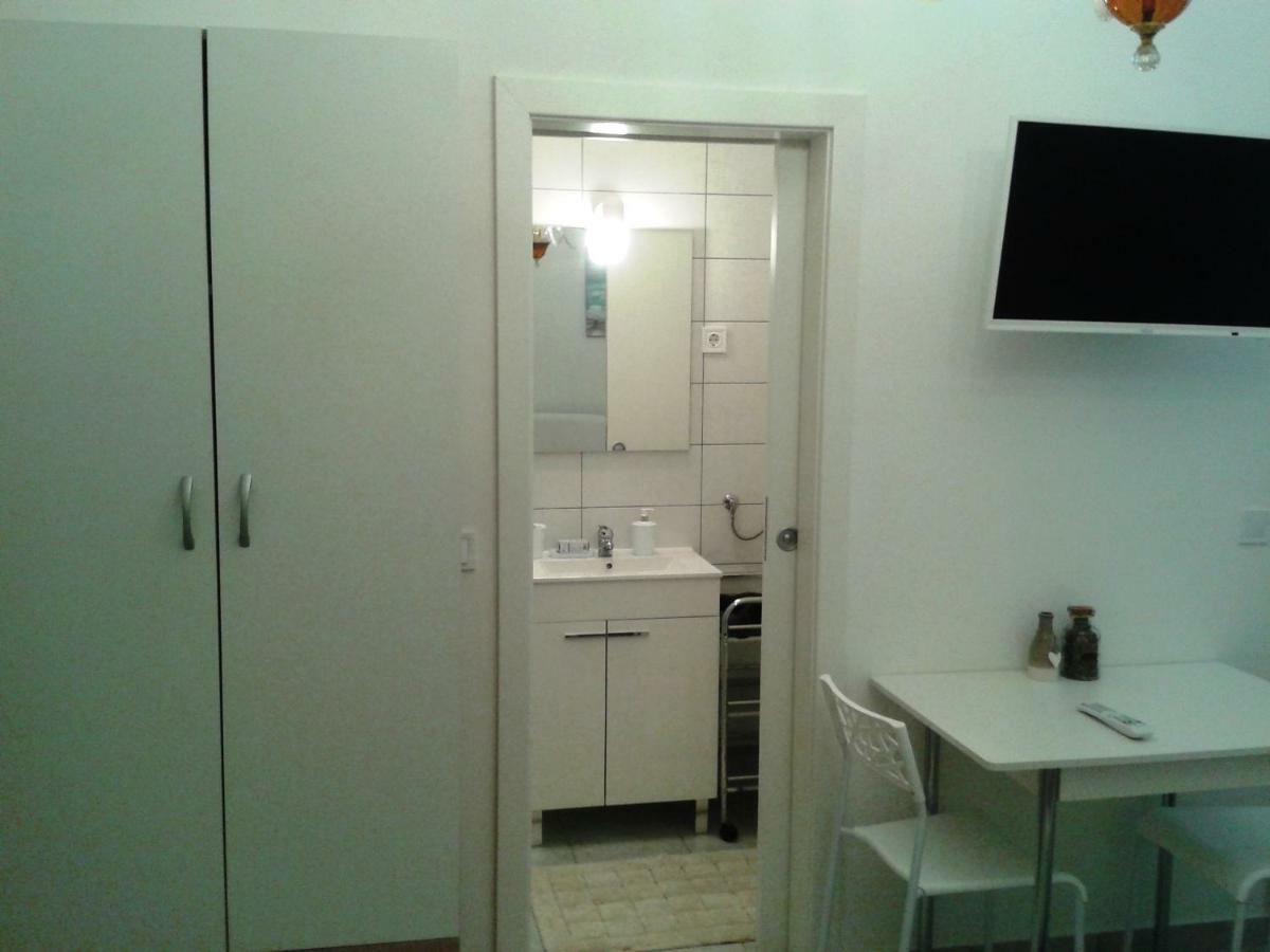 Studio Apartments Ana & Mia 비스 외부 사진