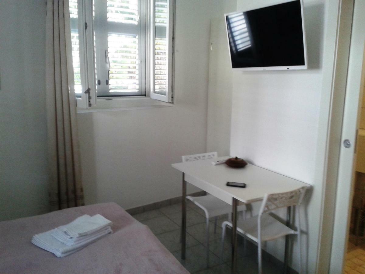 Studio Apartments Ana & Mia 비스 외부 사진