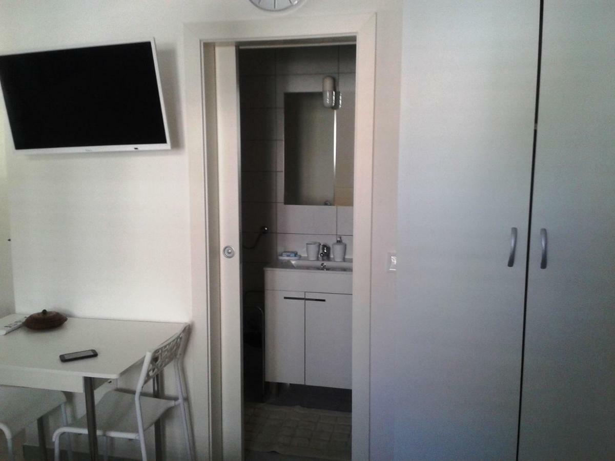 Studio Apartments Ana & Mia 비스 외부 사진